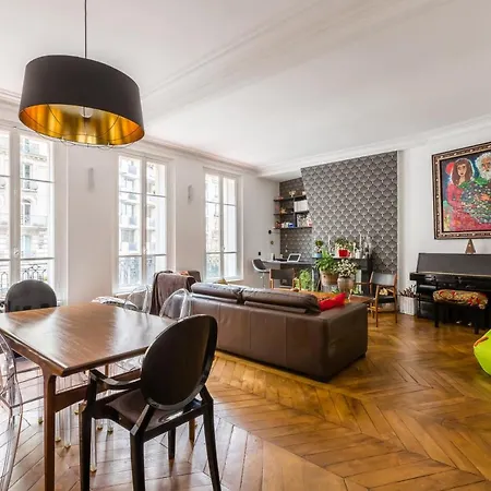 Veeve - Dark Sophistication In The 16th Apartment